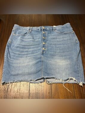 Banana Republic Womens Size 20 Light Wash Mini Denim Skirt Button Front Raw Hem